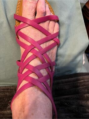 Clarks deep pink leather gladiator sandals size 9